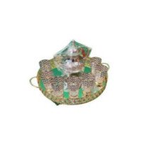 Théière avec les verres et plateau