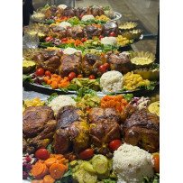 Pack  Salle avec 10 table plus Ustensiles et assiettes